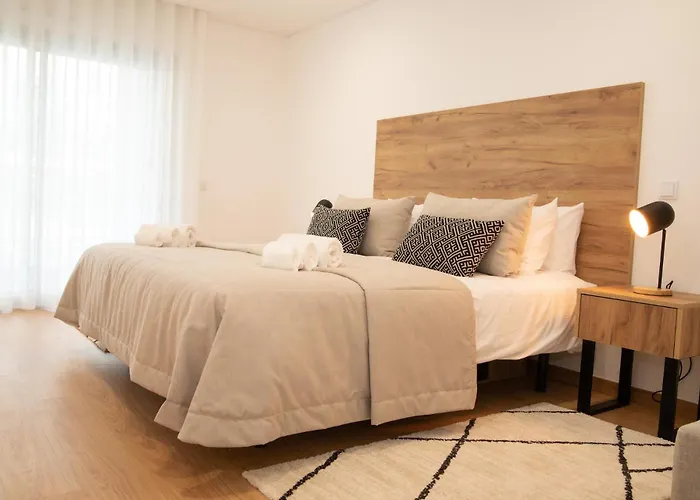 Refugio Da Muralha - By Sch * Назаре