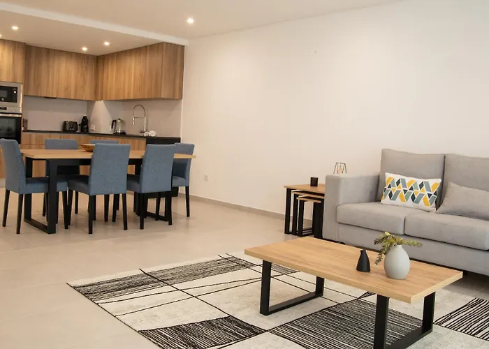 Refugio Da Muralha - By Sch Назаре